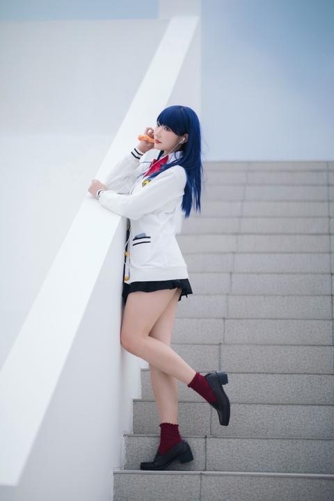 瓜希酱宝多六花制服11.jpg 瓜希酱宝多六花制服11.jpg