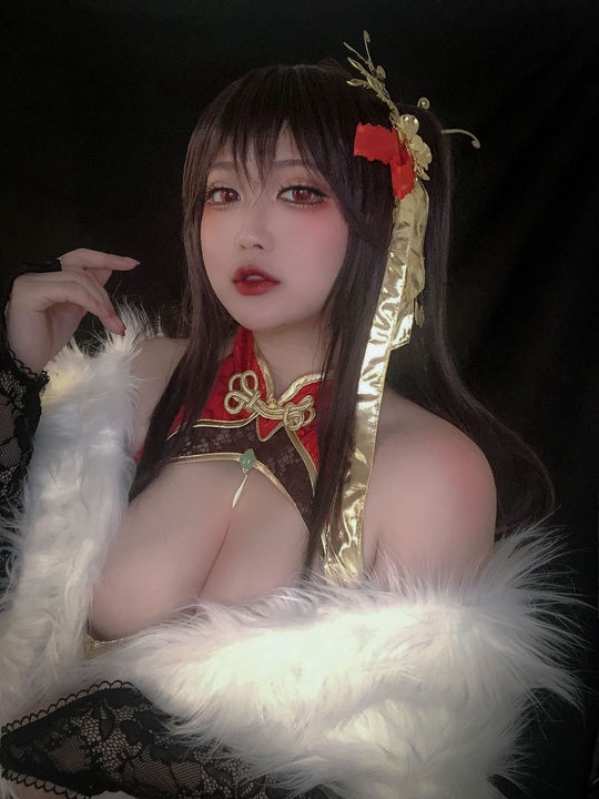 椒妮佐仁写真合集：170cm高挑甜美Coser的5套精选写真作品-玩图志