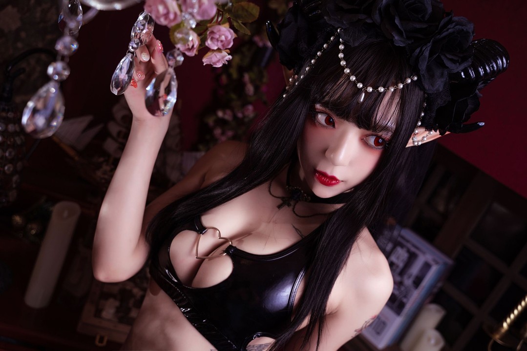 舞小喵写真合集：2套精美写真作品，完美展现舞蹈与COSPLAY的艺术魅力-玩图志