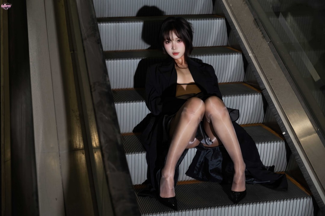 NO.075 柒柒要乖哦 午夜邂逅 性感油亮黑丝漆皮 [80P1V-743MB]-玩图志