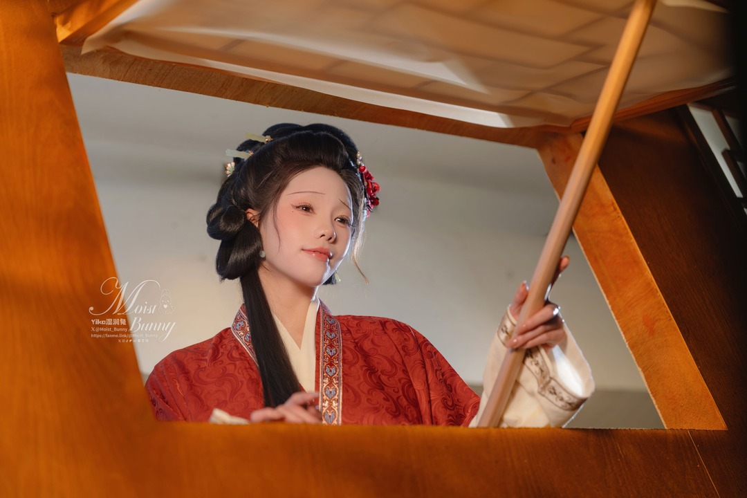 黏黏团子兔 - (Yiko湿润兔) 26年02月 快马加鞭.金莲迎春 [93P2V]-玩图志