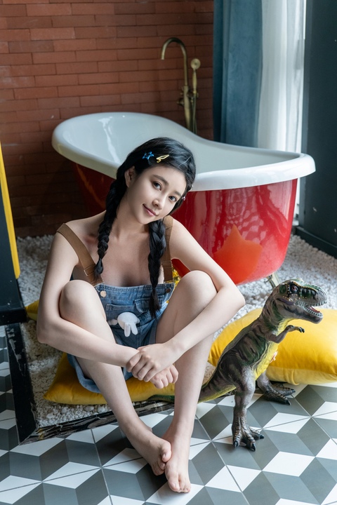 NO.164 年年nnian - 背背裤 [80P-1.24GB]-玩图志