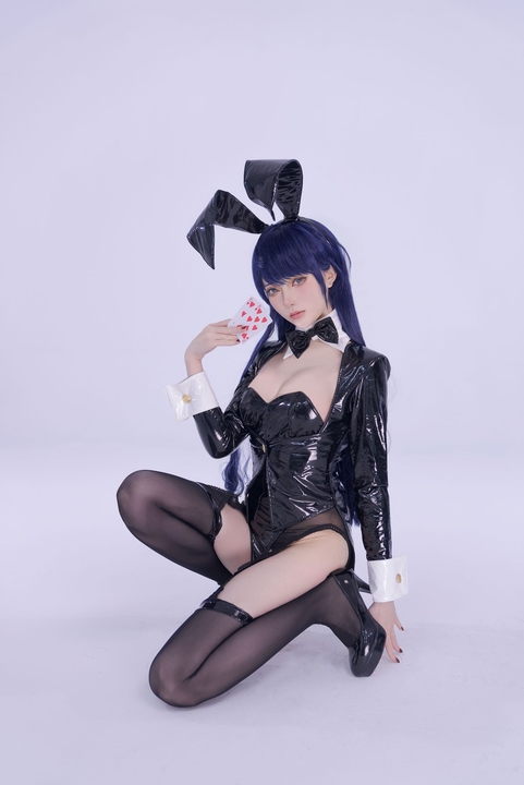 炭烤莉莉黑-更衣人偶兔女郎