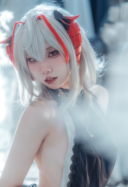 纸悦Etsu_ko明日方舟W一周年礼服版 – 优雅杀手Cos图集12P-玩图志