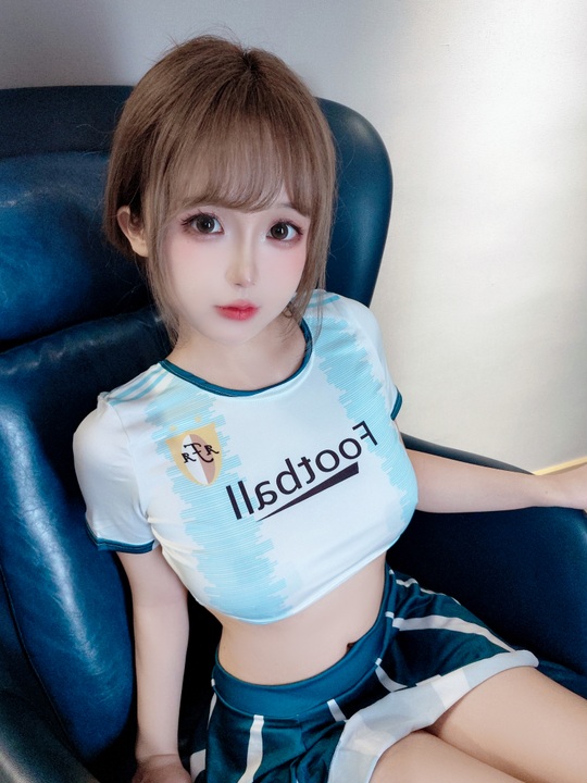 绿茵场上的绝对核心！日奈娇 – 足球宝贝：60P+5V 动静结合的活力盛宴-玩图志