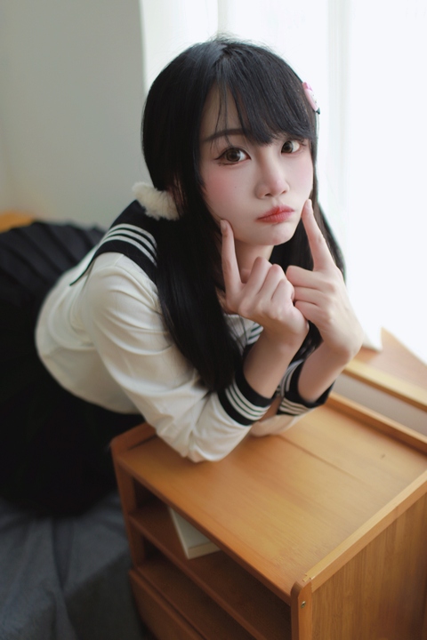 嗷呜酱 水手服 (1)