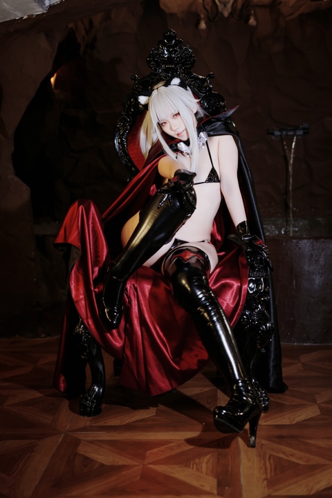 吸血鬼禁断采样！G44不会受伤 篝之雾枝：40P 还原《星空下的仁慈》最神秘的哥特美学-玩图志