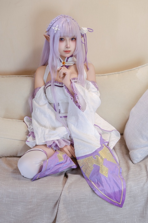 月下神性！棉花花ovo 爱蜜莉雅：64P 捕捉最通透的亲女儿级银发奇迹-玩图志