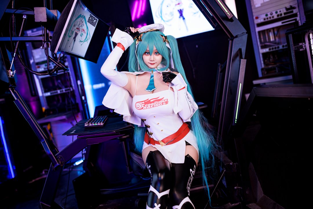 阿雪雪 · 赛车MIKU｜89P+2V · 动感节奏中的清晰表达-玩图志