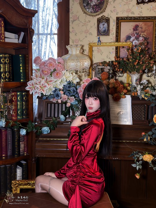 麻薯好吃 · 酒红礼赞｜47P · 浓烈色彩中的优雅表达-玩图志