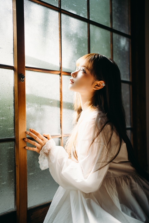 蠢沫沫 · 阳｜31P · 光线之中的温度与存在感-玩图志