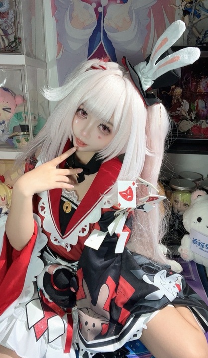 白栎Shirly · 火花｜148P+25V · 高密度内容下的角色能量释放-玩图志