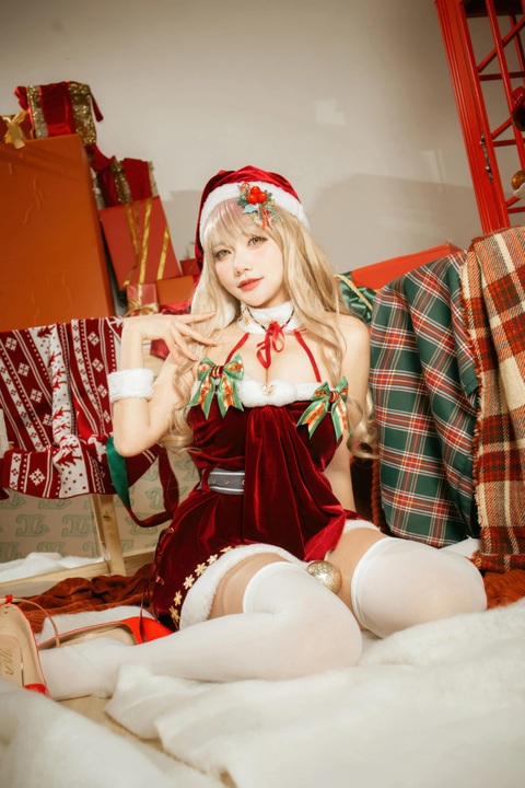 是一只熊仔吗 · 艾玛圣诞｜40P · 节日氛围中的温暖表达-玩图志