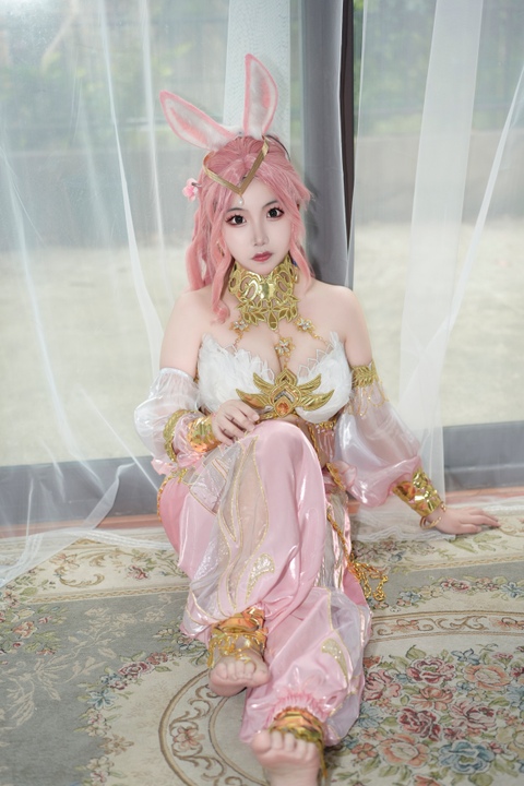 筱田甜 · 迦南cos写真｜38P · 冷静轮廓下的角色张力-玩图志