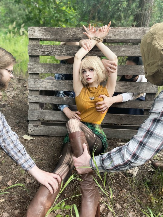 Tenletters - 阿什莉 Ashley (Resident Evil 4) (1)