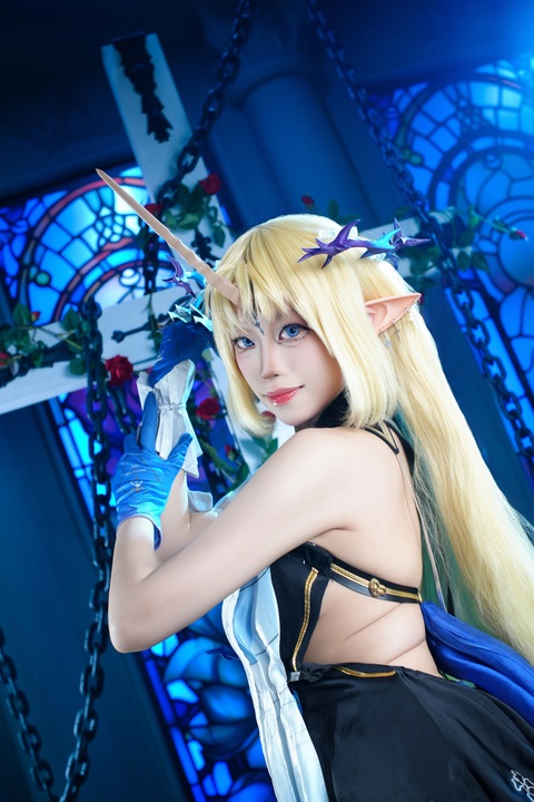 叉烧hibiki · 芙露德利斯cos｜116P+1V · 强对比构建下的角色压迫感-玩图志