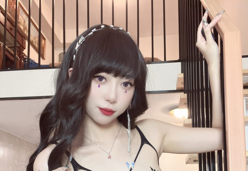 Money冷冷 · 捆紫绑写真｜58P+2V · 线条收束下的视觉控制感-玩图志