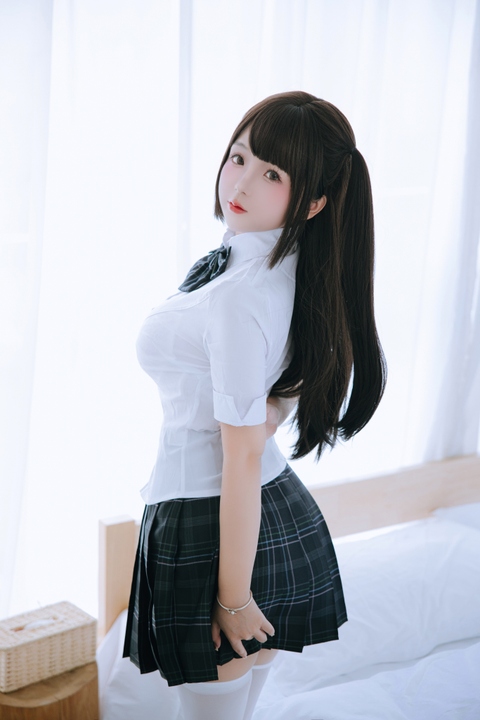 日奈娇 · 学姐写真｜104P · 关系感驱动的亲近型表达-玩图志