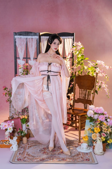 奈汐酱nice · 粉红茶事写真｜80P+1V · 轻社交场景下的甜系氛围表达-玩图志