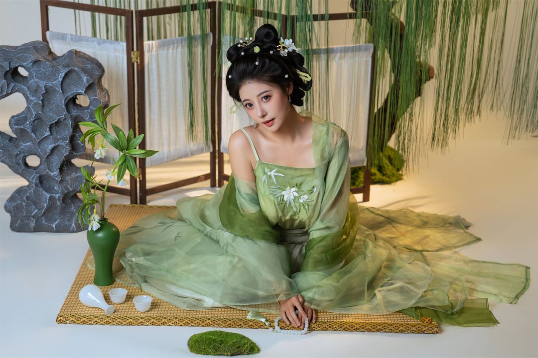 奈汐酱nice · 拾翠写真｜90P+1V · 自然意象中的清冷层次表达-玩图志