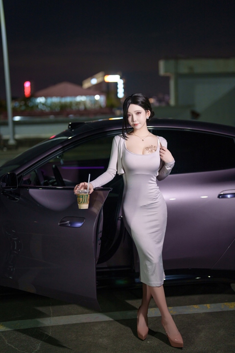 抱走莫子aa · 天台姐姐｜103P11V-4.02GB · 城市之巅的风与私语-玩图志