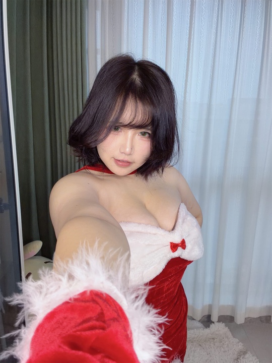 阿半今天很开心 · 2025圣诞女友 自拍｜63P7V · 镜头另一端的甜蜜独占-玩图志