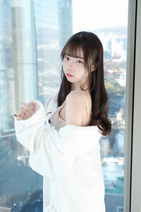可可小白兔 · 清纯邻居女孩的秘密｜63P-129MB · 午后阳光下的偶然窥见-玩图志