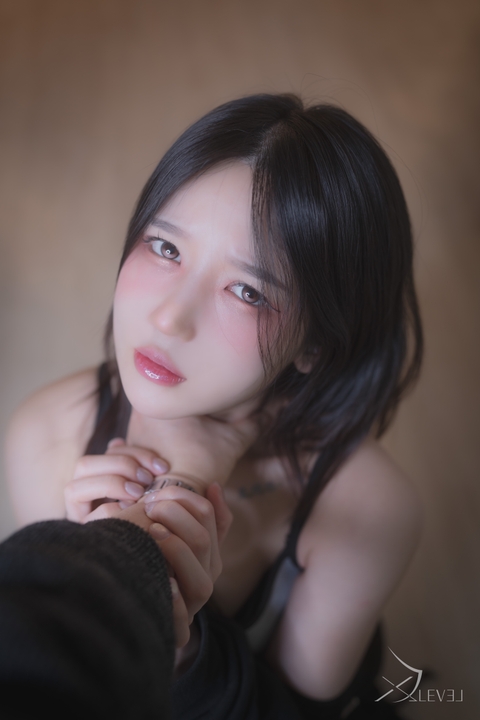 Yeha · Xlevel vol.072 Stalker in the Dark｜120P7V-2.98GB · 暗室窥视的窒息美学-玩图志