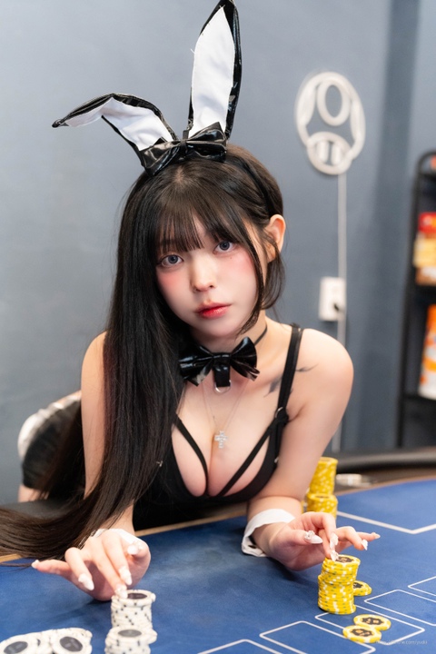 yudiii · fantrie exclusive｜53P · 限定，不一定是绝版-漫图社
