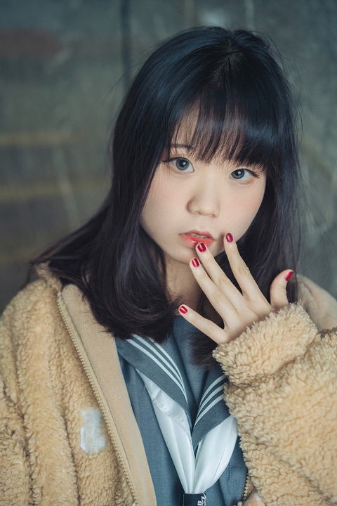 一只小栗奈 – 熊熊 JK 女友｜212P+1V · 你的第二颗纽扣，给她吧-玩图志
