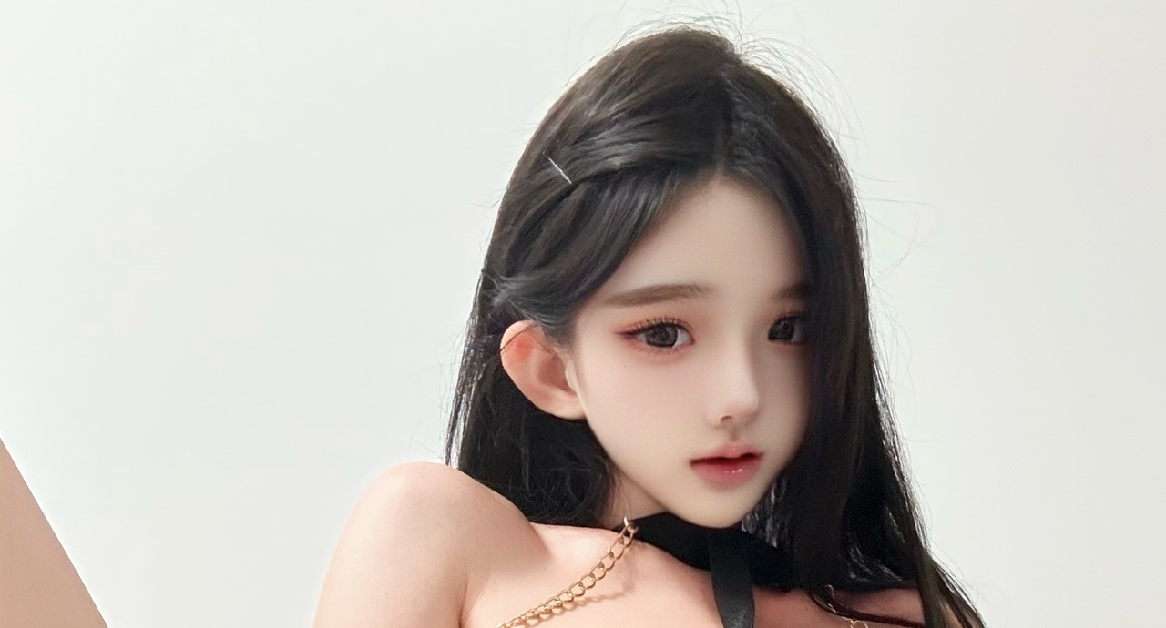 小梨 - 乳夹铃铛🔔｜56P+6V · 548MB · 银铃与红绳，她把痛感系成礼物-玩图志
