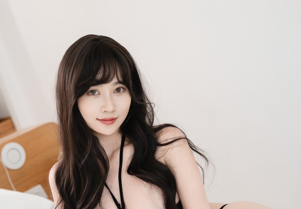 年年nnian – 软软｜83P · 492MB · 氧气感里的，一团软云落地-玩图志