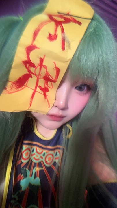 芝心蛋奶烧 – 小僵尸｜314P+8V 青白尸妆与破烂寿衣，她在125MB轻量包里把“小僵尸”演成甜妹诈尸。-玩图志