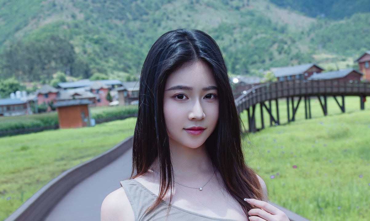 年年nnian - 妩｜80P 曲线与垂眼，她在911MB的自然光里把