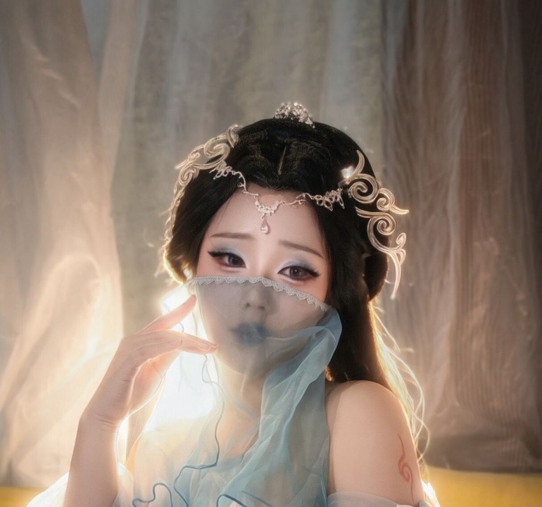 钛合金TiTi – 蓝环章鱼｜30P+2V 蓝环荧光与黄褐伪装，她暗光里把”海底毒王”的警告色穿成时装-玩图志