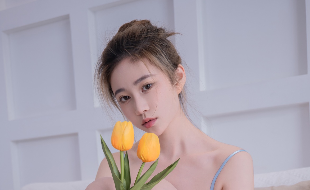 年年nnian – 浅色芭蕾｜83P 缎面绑带与赤足立脚尖，她在761MB晨光里把“芭蕾”演成纯欲系足尖私语-玩图志