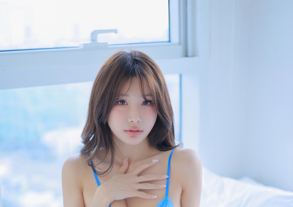 YeonYu (연유) – Vol.744 Blue 101P+6V 蓝缎吊带与晨卧床单，她在冷蓝里把“Blue”演成赖床那寸不肯醒-玩图志
