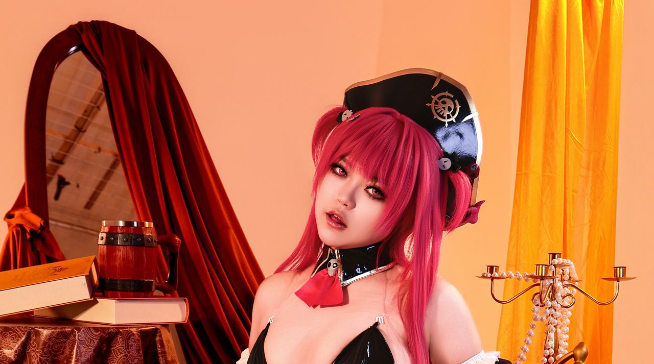 泗水的脑袋尖尖 – NIKKE 马斯特｜61P+1V 黑粉双马尾与女仆漆皮，她在吧台光里把“浪漫女仆”演成海盗魂漏馅的那一个-玩图志