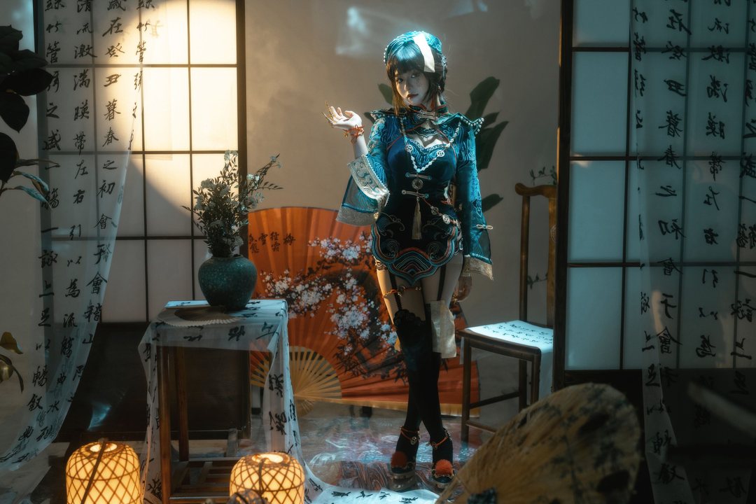 铁手叫兽 × 藤子京大王 道家小僵尸｜73P+1V · 国潮萌僵的青面红晕，她把清代官帽穿成道观檐下的秋日私语-玩图志