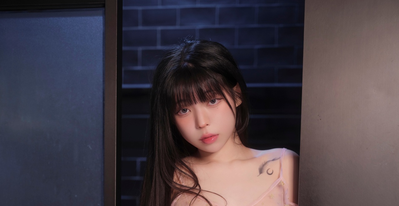yudiiimaru ArtGravia Vol.632｜90P 暖棕棚光裹住红针织的那刻，她把无码写真穿成韩系硬光的余温-玩图志