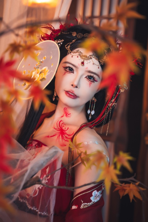 秋和柯基 - 2026春节｜70P 暖红灯笼卡在旗袍盘扣的那秒，她把新春穿成镜头前的年味私语-玩图志