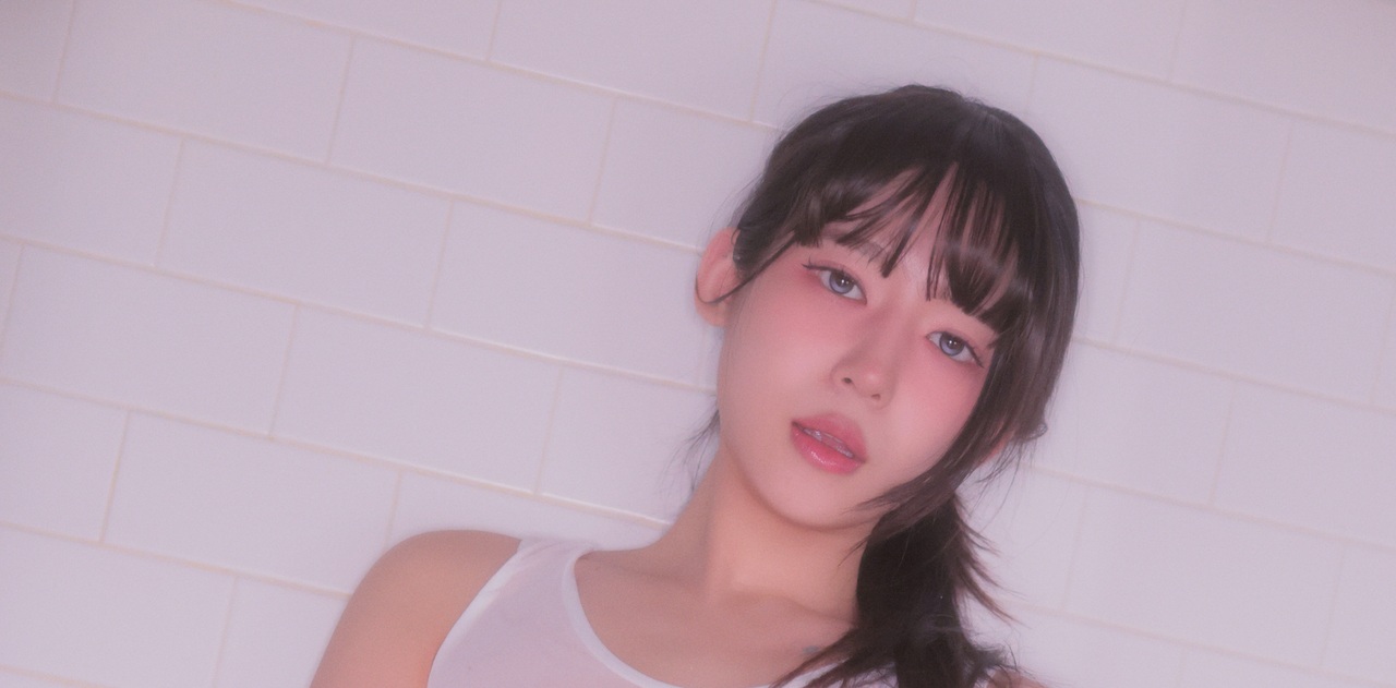 Yeha – Black Bunny｜158P+4V · 5.75GB · 单灯硬光卡在黑色兔耳的那秒，她把网袜穿成暗夜的私语-玩图志