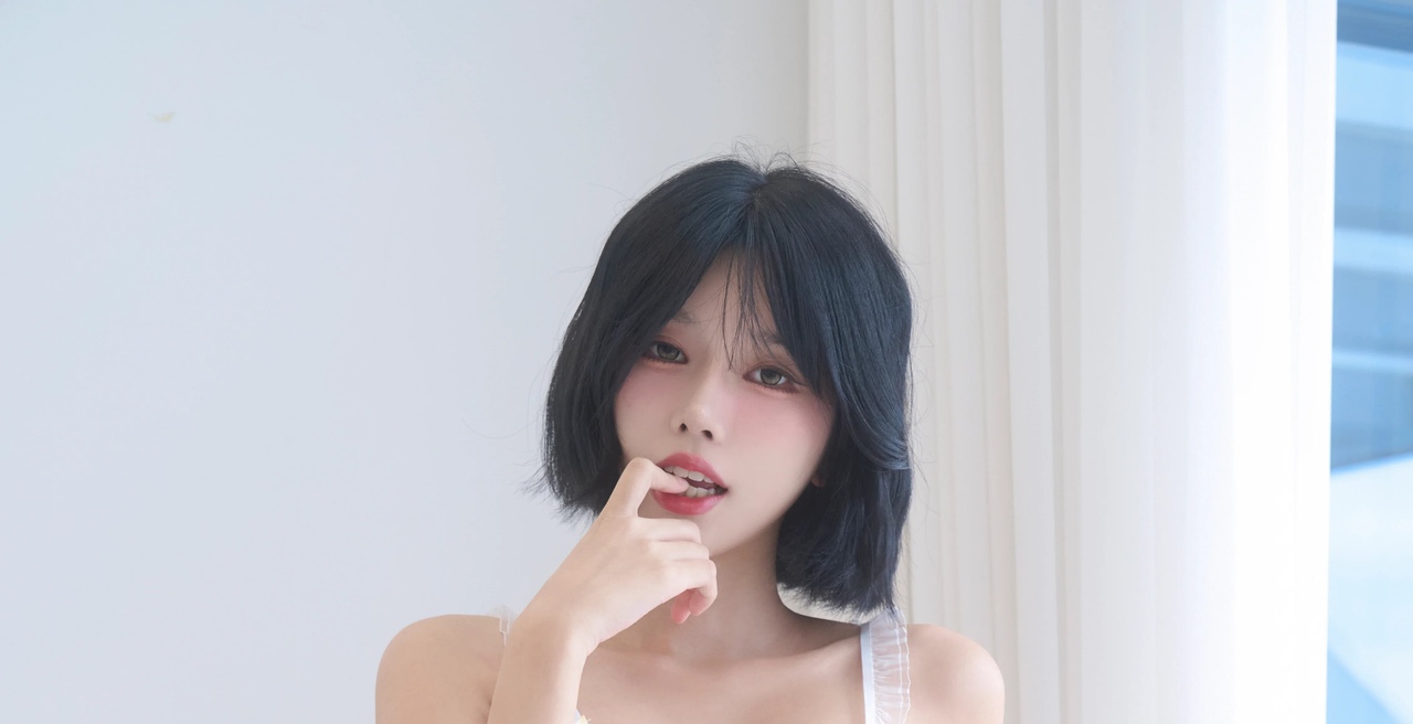 Choi Somi - PASTEL｜69P 粉彩柔光卡在鹅黄比基尼勒痕那秒，她把月絮穿成韩系纯欲的夏日私语-玩图志