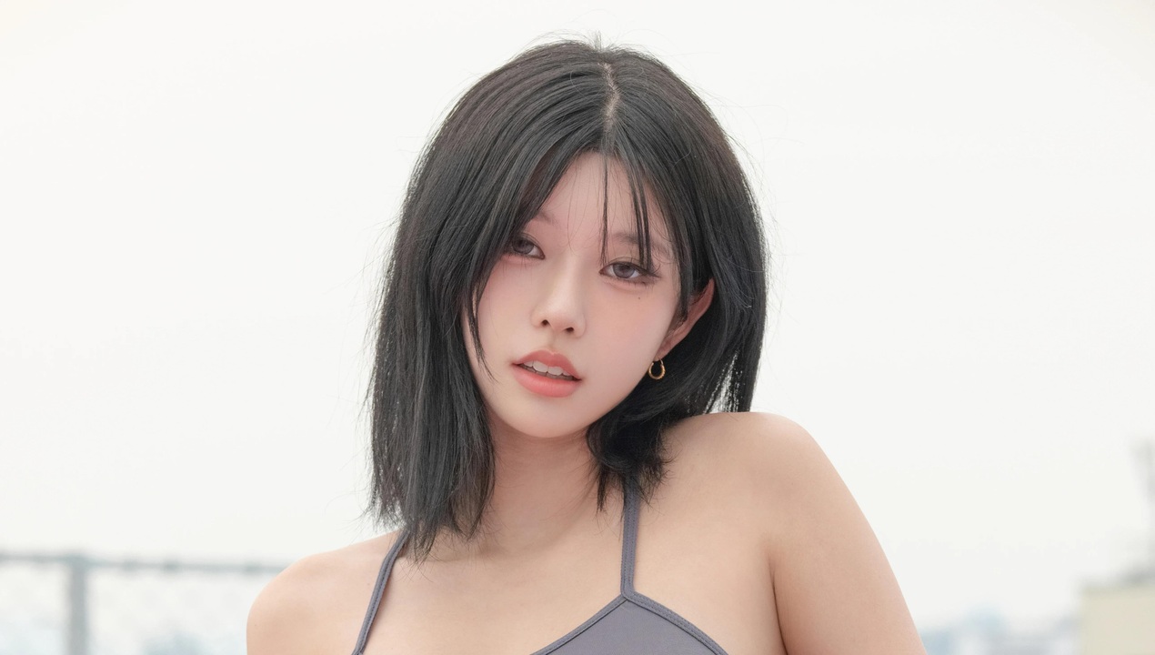 Choi Somi RUNNING｜117P 晨光卡在运动抹胸腰线那秒，她把发带系成RUNNING的韩系私语-玩图志