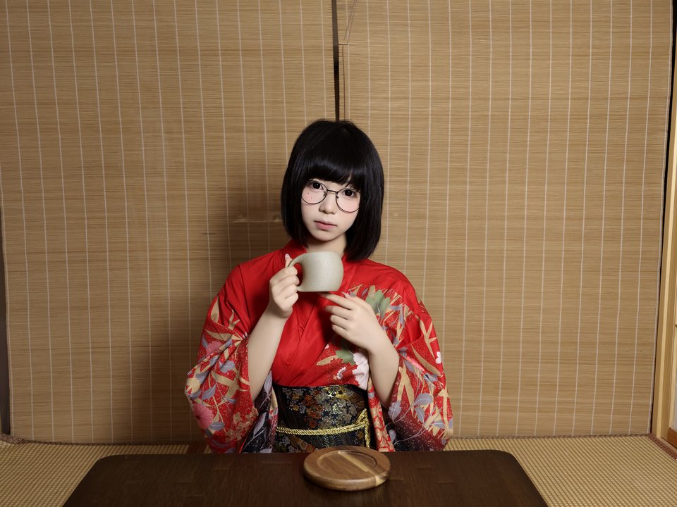 蘑菇头 – 红黑和服｜66P+1V 和室暖光卡在红黑羽织的那秒，她把和服穿成暗夜的日式私语-玩图志