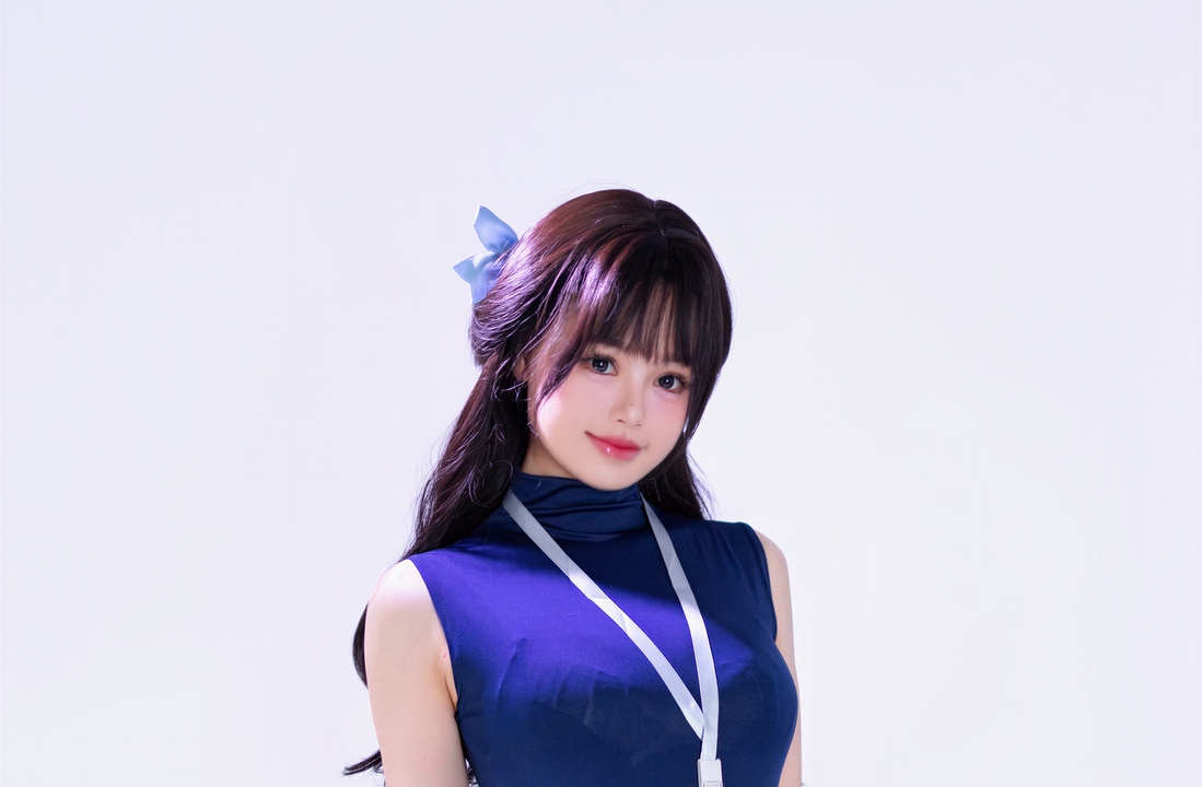 星黛鹿鹿 - 蓝黑制服OL｜44P 办公室冷光卡在黑衬衫领口那秒，她把黑丝穿成职场禁欲的鹿系私语-玩图志