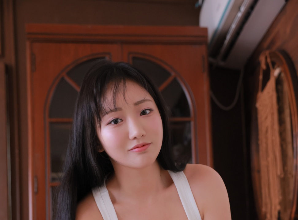 Miyao - SWEETBOX Debut｜126P+3V 糖果棚光卡在粉白卫衣抽绳那秒，她把首秀穿成甜盒开幕的私语-玩图志