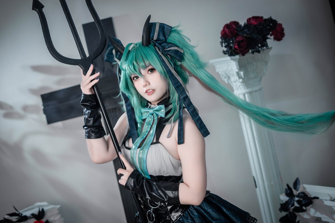 Messie Huang Miku Halloween｜81P 南瓜灯橙光卡在僵尸服裂口那秒，她把葱绿双马尾穿成Messie黄的私语-玩图志