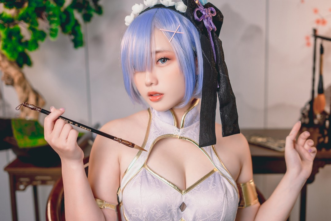 Messie Huang - Rem｜85P 罗兹瓦尔邸暖光卡在黑围裙白帽檐那秒，她把桃红唇穿成Messie黄的私语-玩图志