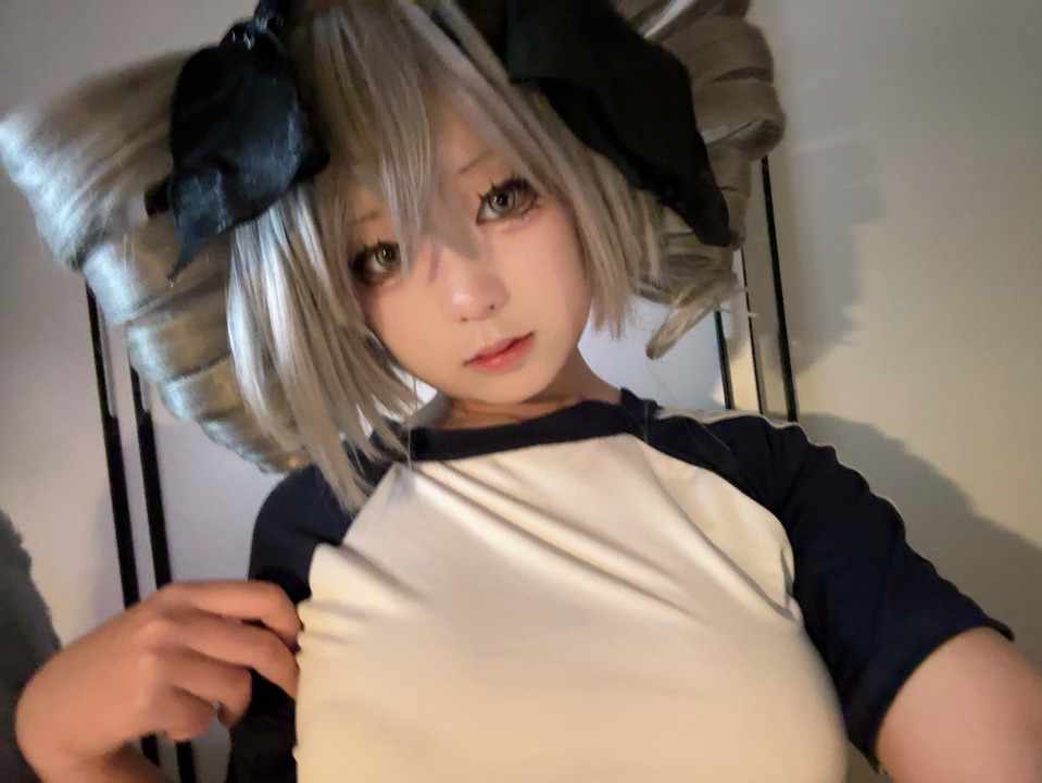 贪欲者的烙印 - 布洛妮娅体操服加泳衣｜19P 白墙光卡在死库水蓝边那秒，她把「真理之律者」穿成烙印的私语-玩图志